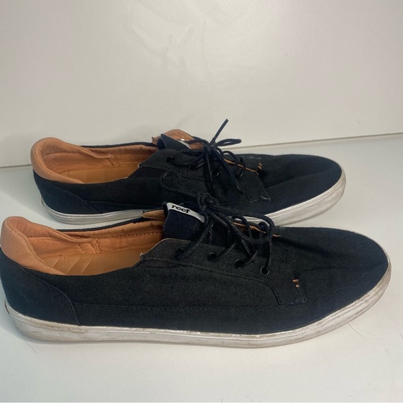 Reef Shoes - Reef Iris Black solid Athletic women shoes size 10